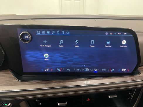 Used 2025 Chevrolet Suburban LT image 46