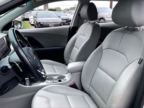 Used 2022 Kia Niro EX Premium image 8