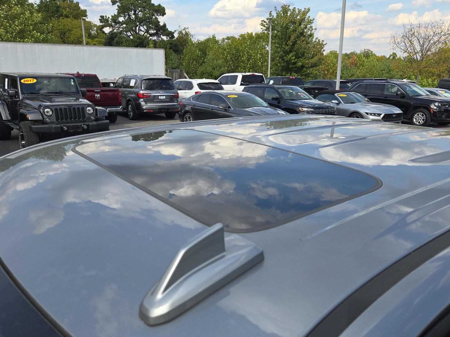 Used 2023 GMC Sierra 1500 SLT w/ SLT Premium Package AWD/4WD image 13