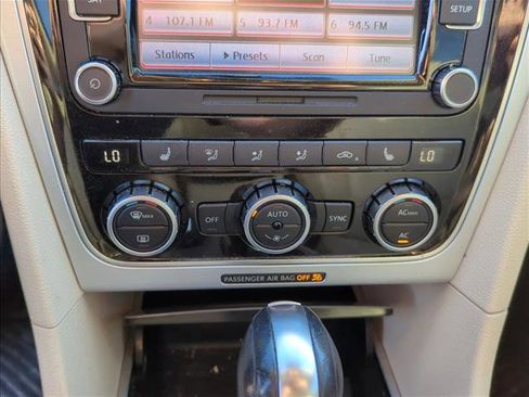 Used 2012 Volkswagen Passat 2.5 SE image 18