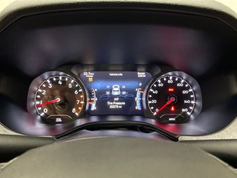 Used 2024 Jeep Compass Latitude AWD/4WD image 19