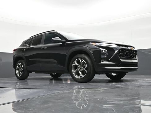 Used 2024 Chevrolet Trax LT FWD image 26