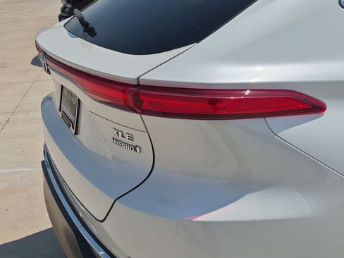 Used 2021 Toyota Venza XLE w/ Softex Package AWD/4WD image 12