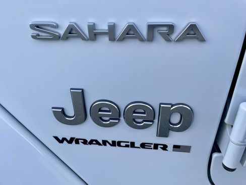 Used 2024 Jeep Wrangler Sahara image 30