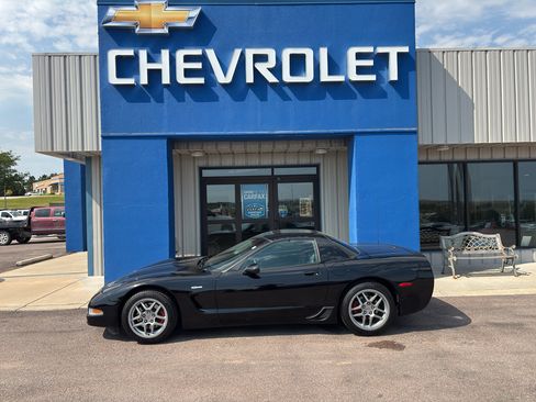Used 2004 Chevrolet Corvette Z06 w/ Memory Package RWD image 1