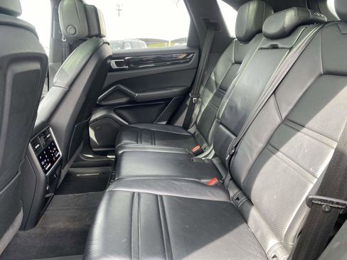 Used 2021 Porsche Cayenne AWD/4WD image 11