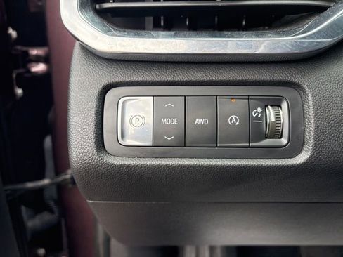 Certified 2025 GMC Acadia Elevation AWD/4WD image 21