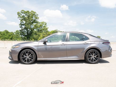 Used 2021 Toyota Camry SE FWD image 4