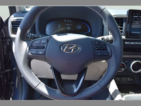 New 2025 Hyundai Venue Limited FWD image 18