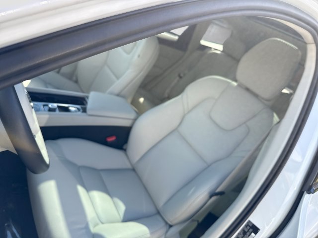 Certified 2024 Volvo XC60 B5 Plus w/ Protection Package Premier AWD/4WD image 16