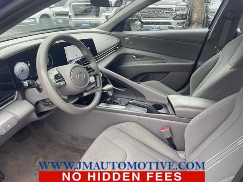 Used 2024 Hyundai Elantra SEL FWD image 2