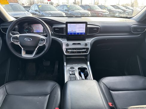 Certified 2022 Ford Explorer XLT w/ Equipment Group 202A image 17
