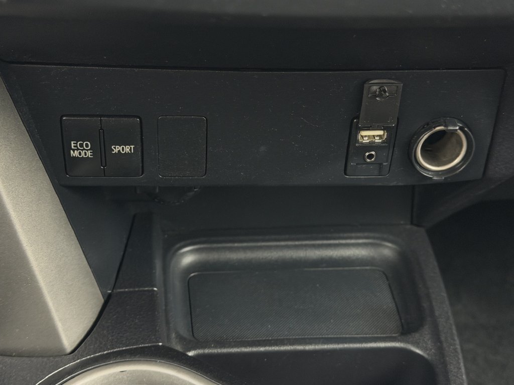Used 2017 Toyota RAV4 LE FWD image 18