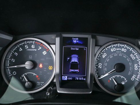 Used 2020 Toyota Tacoma TRD Sport AWD/4WD image 16