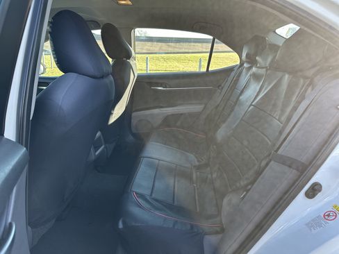 Used 2018 Toyota Camry LE image 27