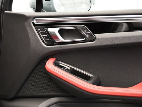 Certified 2026 Porsche Macan AWD/4WD image 47