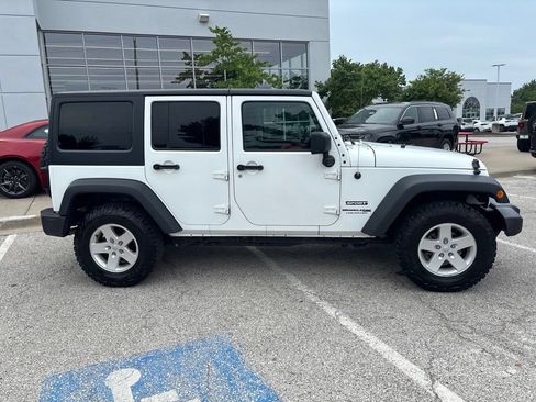 Used 2018 Jeep Wrangler Unlimited Sport S AWD/4WD image 32