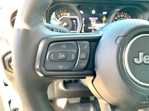 Used 2024 Jeep Gladiator Sport AWD/4WD image 31
