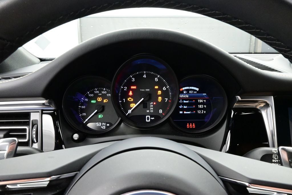 Certified 2025 Porsche Macan AWD/4WD image 9