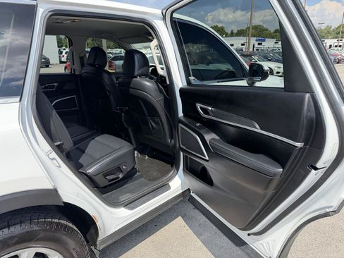 Used 2020 Kia Telluride LX AWD/4WD image 9