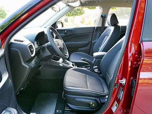 New 2025 Hyundai Venue Limited image 17