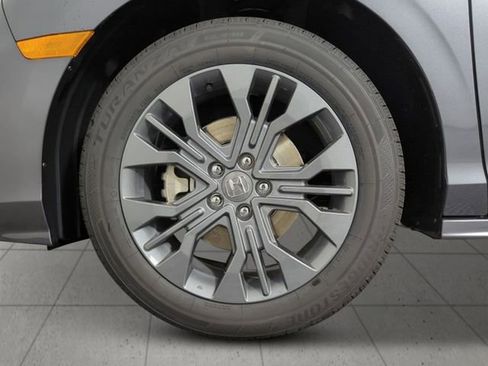 New 2026 Honda Odyssey Touring image 8