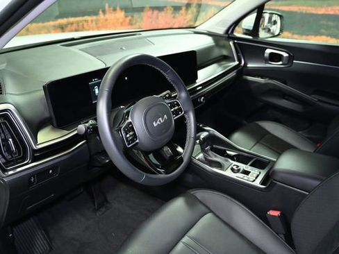 Used 2025 Kia Sorento S image 21
