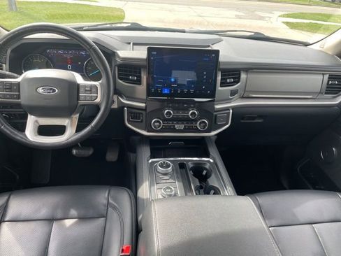 Used 2024 Ford Expedition Max XLT AWD/4WD image 3