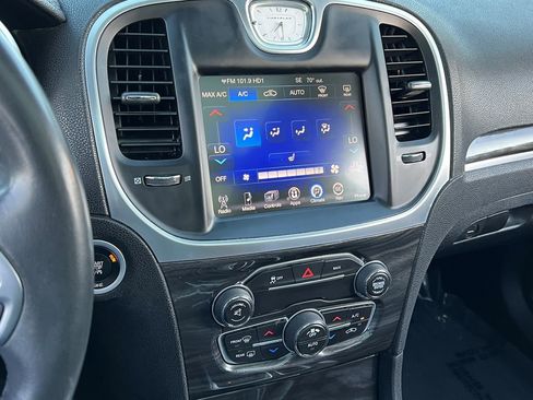 Used 2016 Chrysler 300 Limited RWD image 15