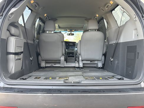 Used 2017 Toyota Sienna XLE FWD image 30