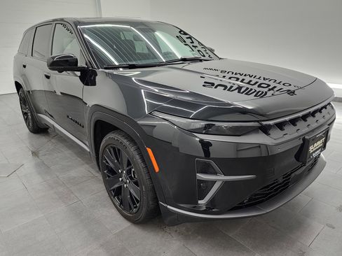 Used 2024 Jeep Wagoneer Launch Edition image 2