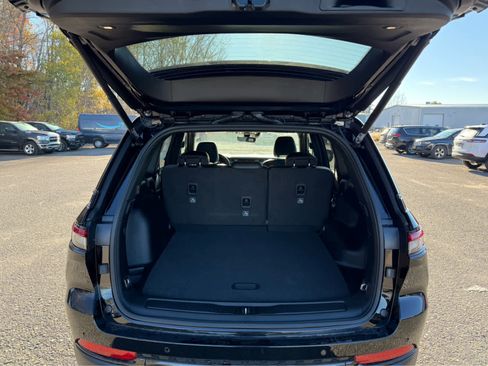 New 2025 Jeep Grand Cherokee Altitude image 5