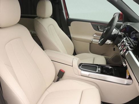 New 2026 Mercedes-Benz GLB 250 image 7