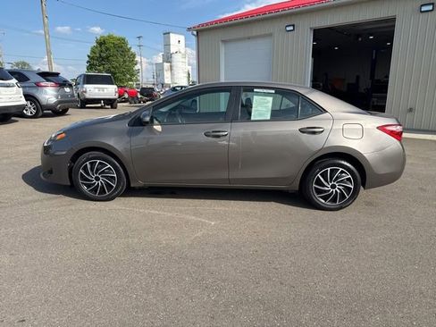 Used 2018 Toyota Corolla LE FWD image 6