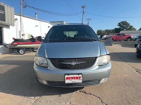 Used 2004 Chrysler Town & Country Touring w/ Leather Interior Group FWD image 3