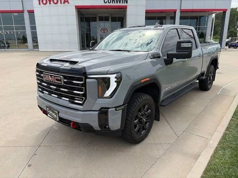 Used 2025 GMC Sierra 2500 AT4 w/ AT4 Premium Plus Package AWD/4WD image 8