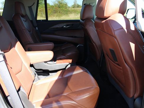 Used 2018 Cadillac Escalade Premium Luxury image 23