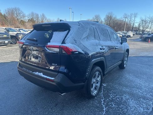 Used 2025 Toyota RAV4 XLE w/ Convenience Package image 5