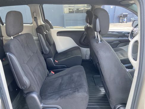 Used 2015 Dodge Grand Caravan SE FWD image 18