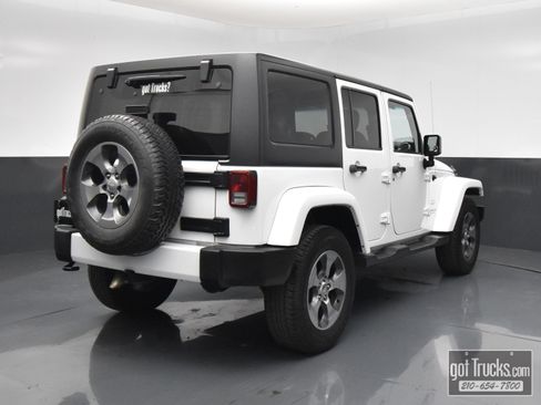 Used 2016 Jeep Wrangler Unlimited Sahara w/ Max Tow Package AWD/4WD image 42