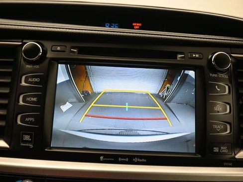 Used 2016 Toyota Highlander Limited w/ Driver Technology Package AWD/4WD image 19
