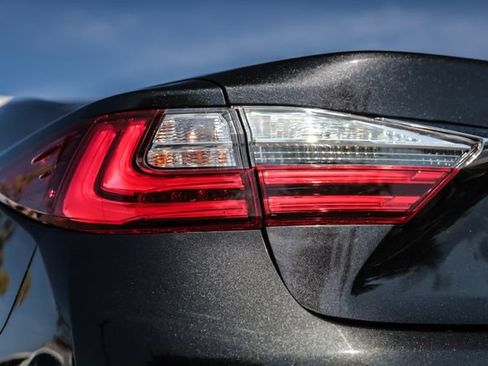 Used 2018 Lexus ES 350 w/ Luxury Package w/Wood Trim FWD image 29