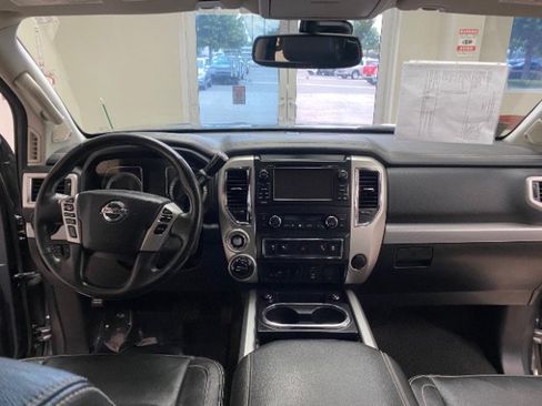 Used 2017 Nissan Titan PRO-4X w/ Pro-4x Convenience Package AWD/4WD image 18
