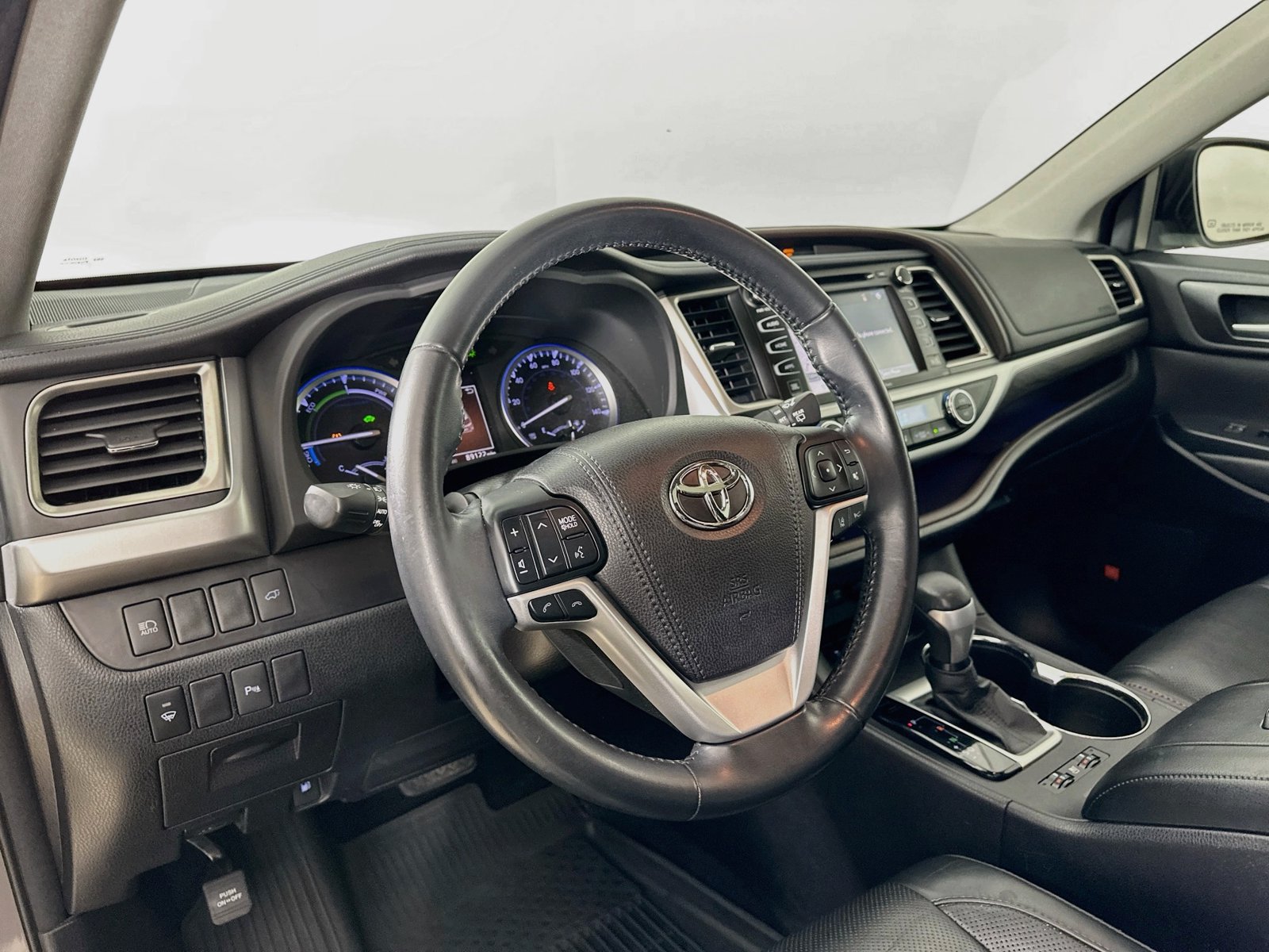 Used 2018 Toyota Highlander Limited AWD/4WD image 34