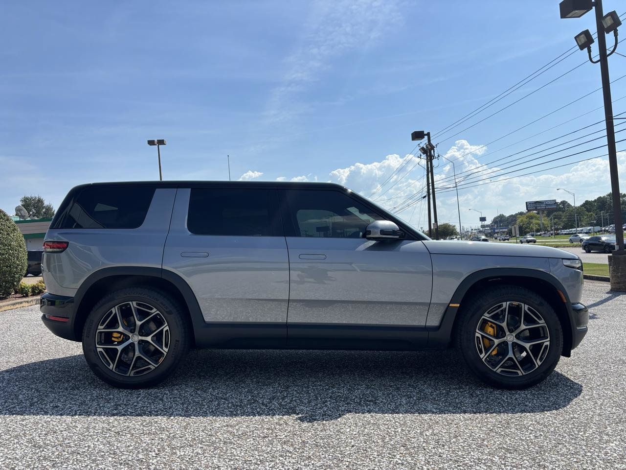 Used 2027 Rivian R2 Performance Dual AWD/4WD image 6