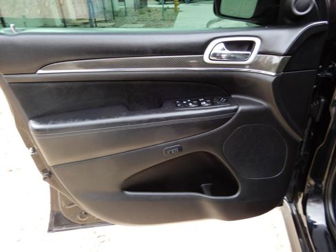 Used 2018 Jeep Grand Cherokee SRT image 24