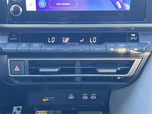 Used 2025 Toyota Camry SE image 14