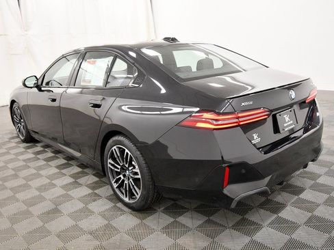 Used 2024 BMW 540i xDrive w/ Premium Package image 5