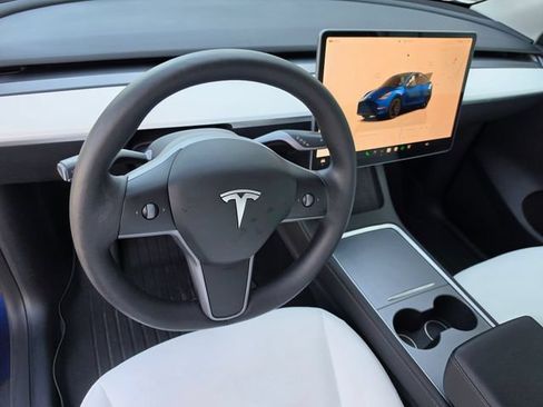 Used 2023 Tesla Model Y Performance AWD/4WD image 24