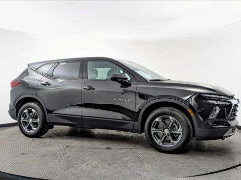 Used 2023 Chevrolet Blazer LT image 9